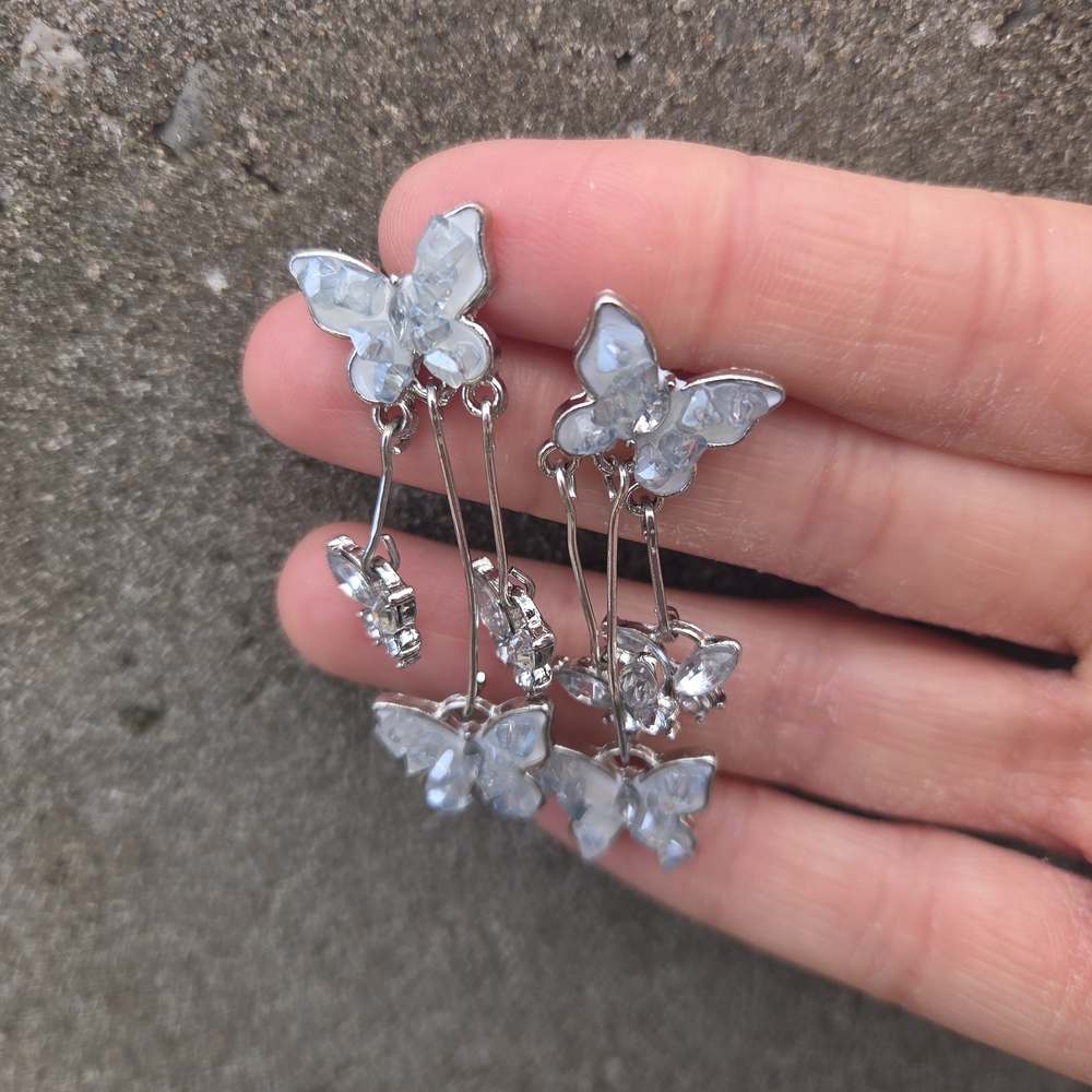 Butterfly Dangle Earrings NWOT - Picture 1 of 2